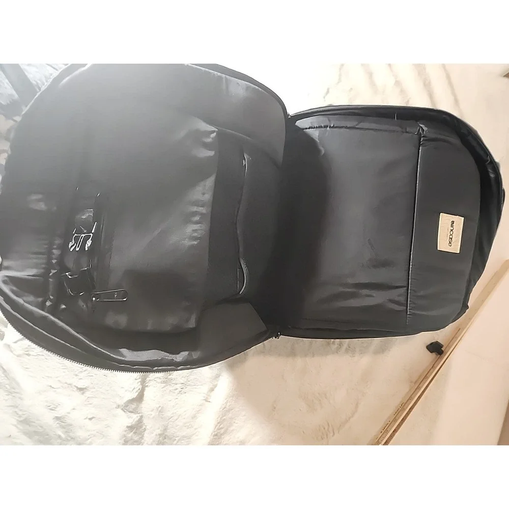 INCASE Bag Carrying Laptop Carrier Backpack Black Durable Weather Resistant Slim